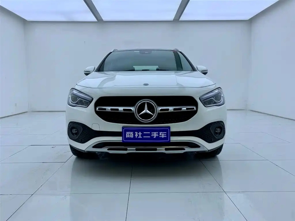 MERCEDES BENZ GLA