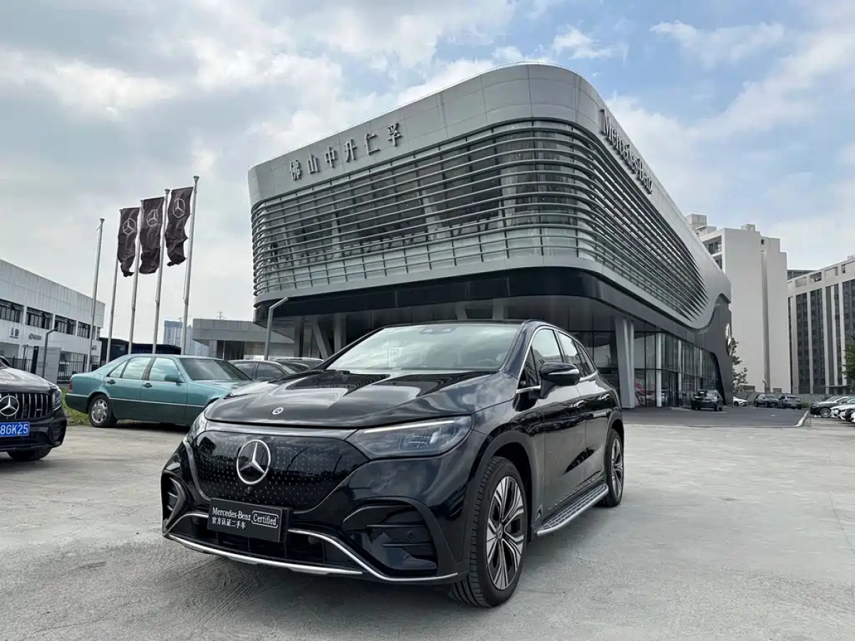 MERCEDES BENZ EQE SUV  2025