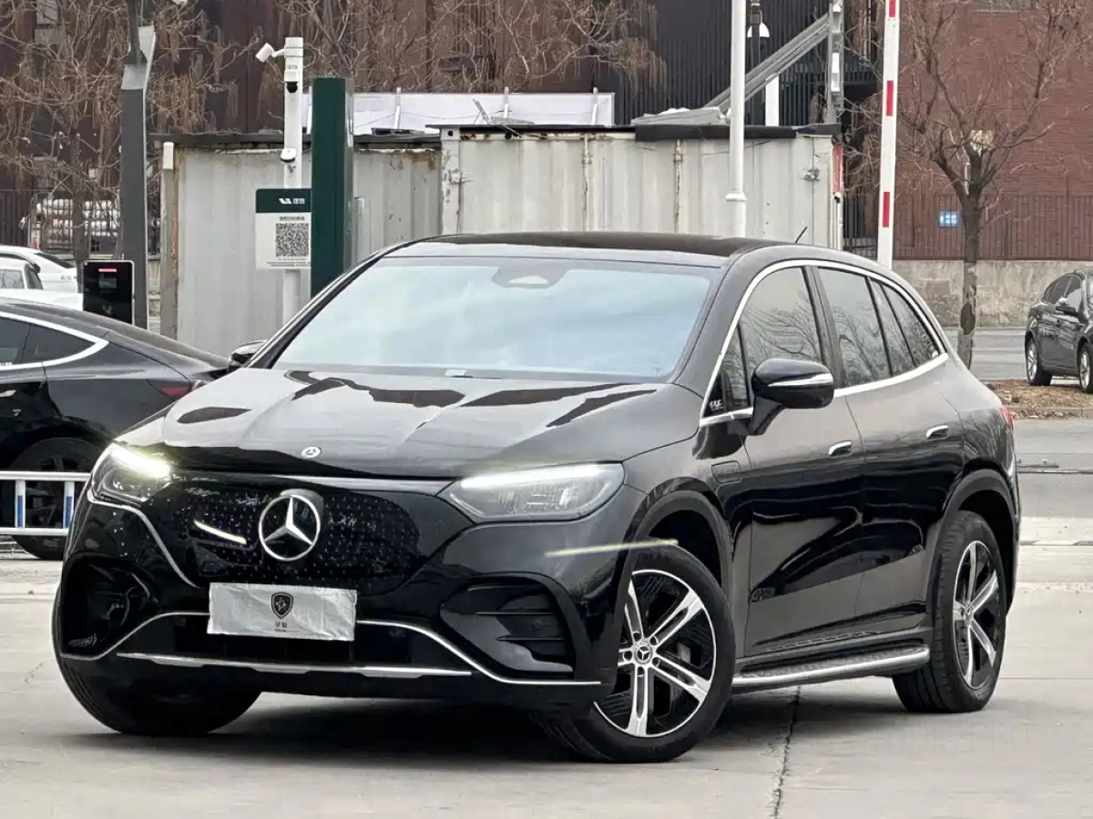 MERCEDES BENZ EQE SUV  2024