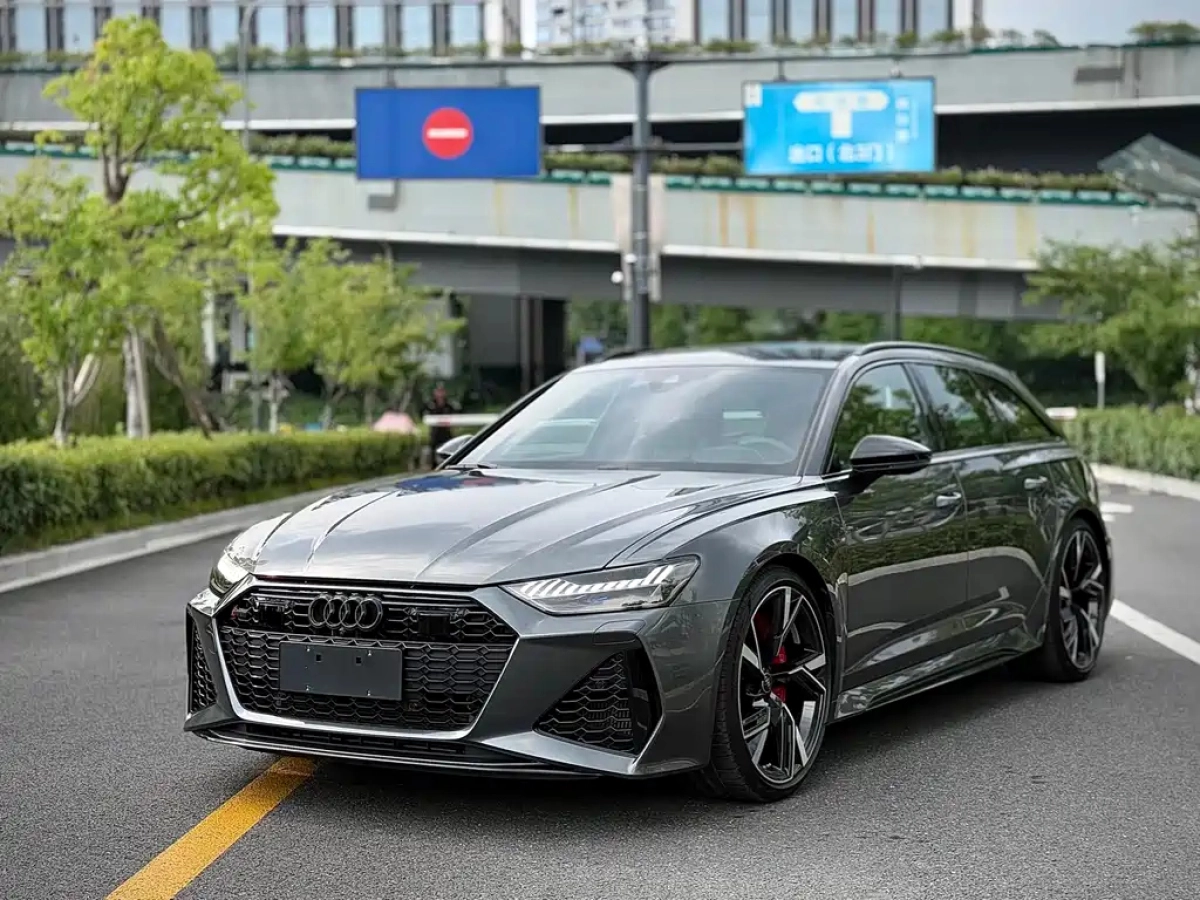 AUDI RS 6  2023