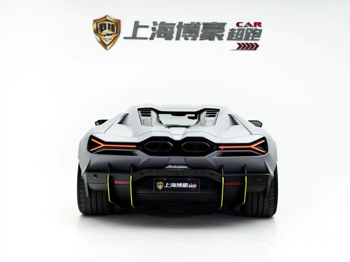 LAMBORGHINI REVUELTO