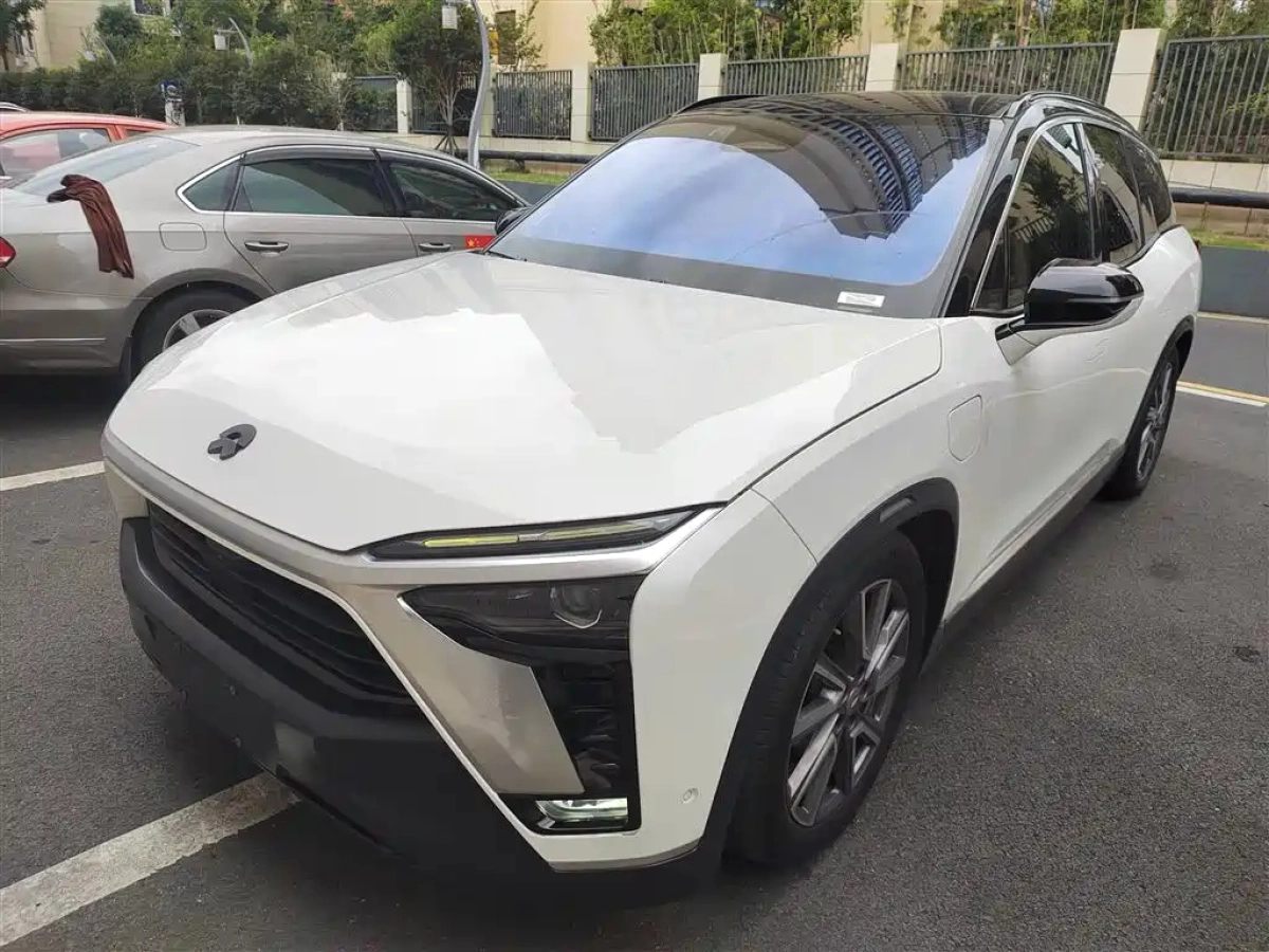 NIO ES8