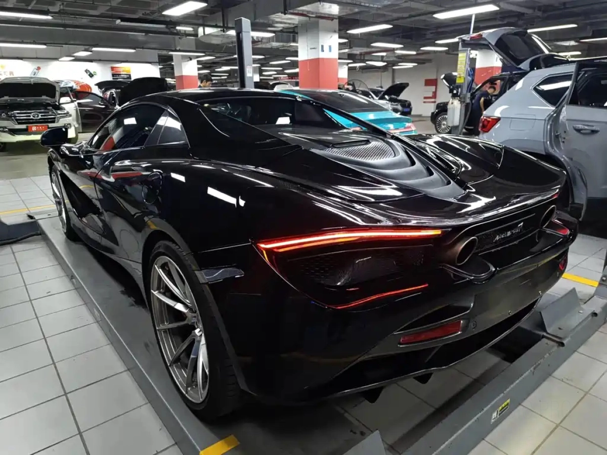 MCLAREN 720S