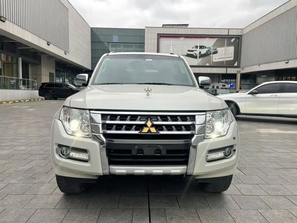 MITSUBISHI PAJERO IMPORT