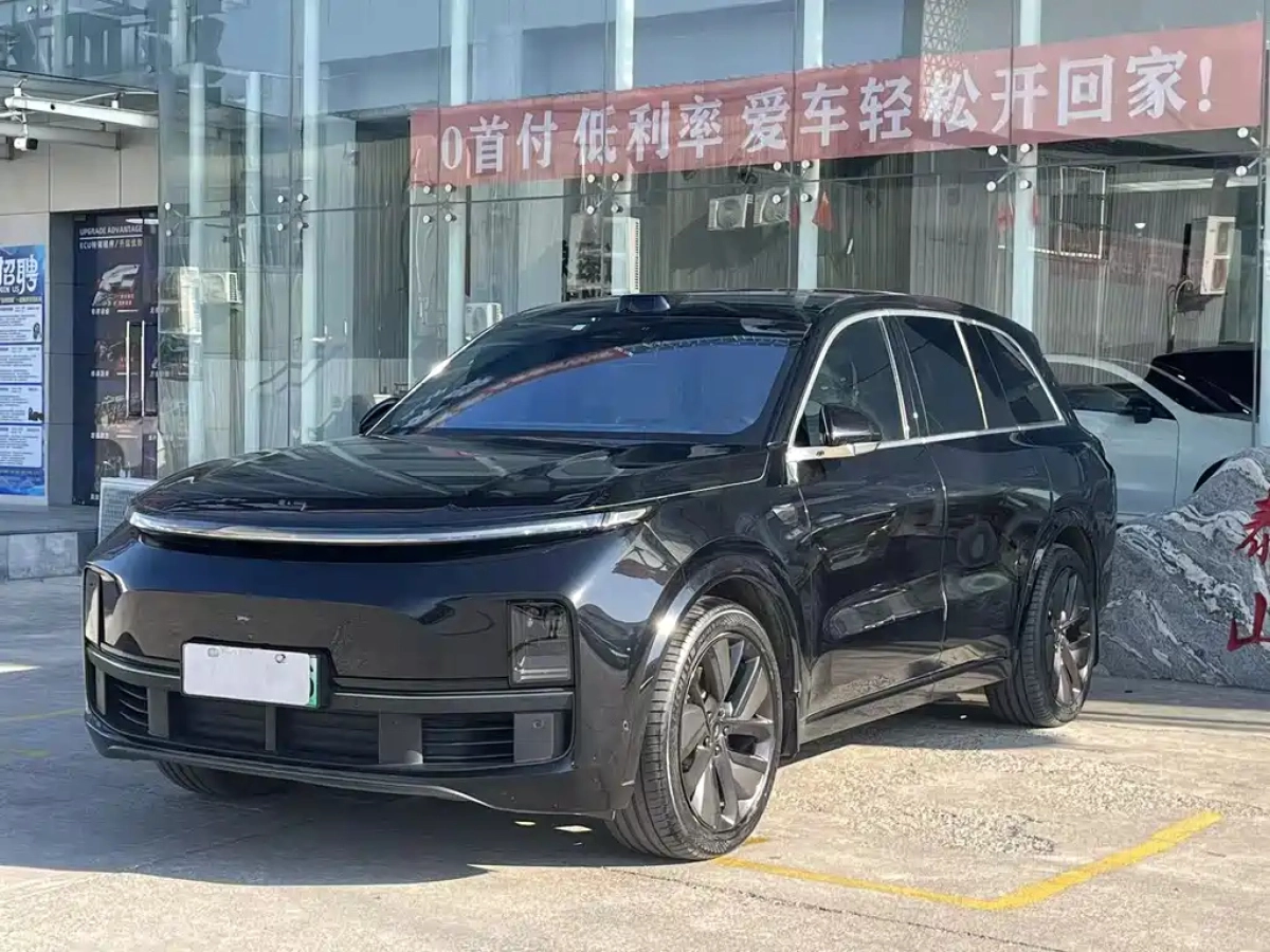 LI AUTO L8  2024