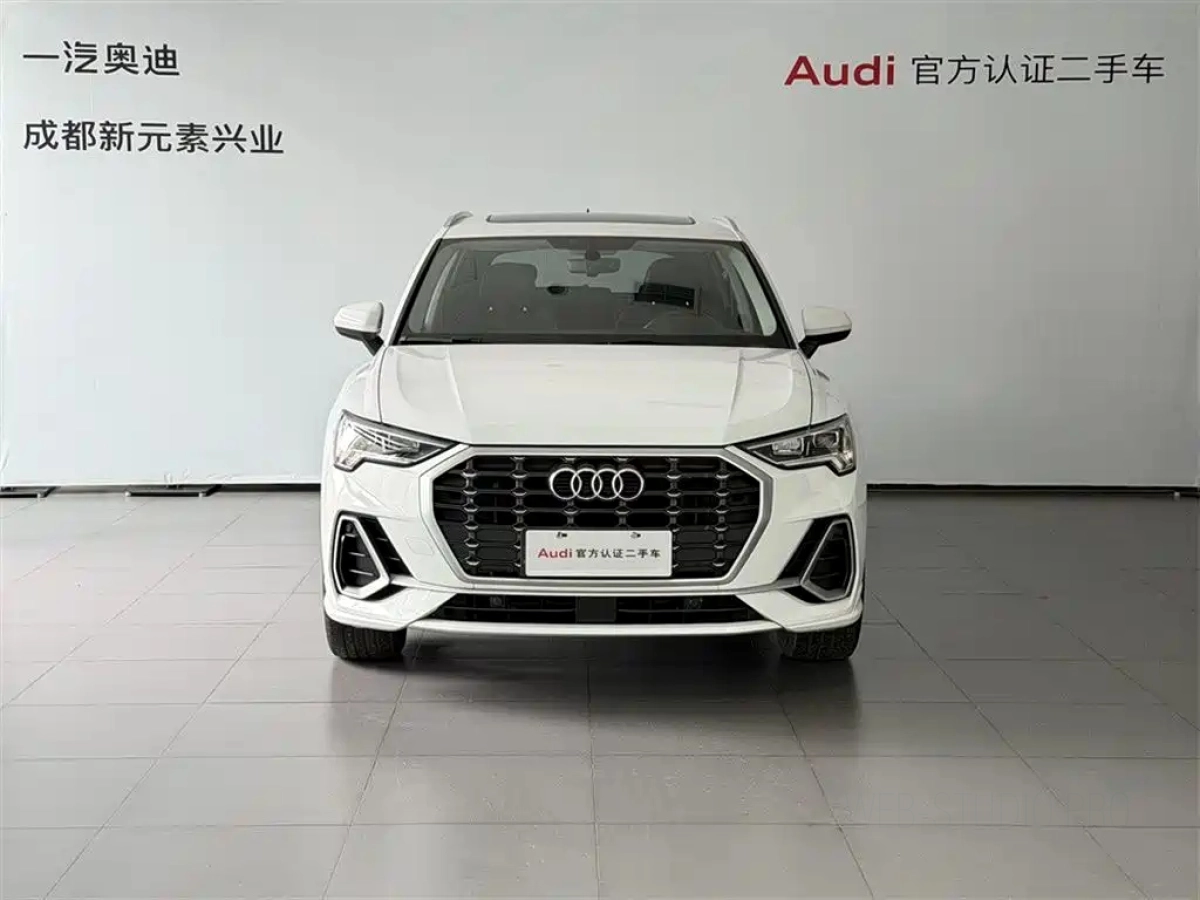 AUDI Q3