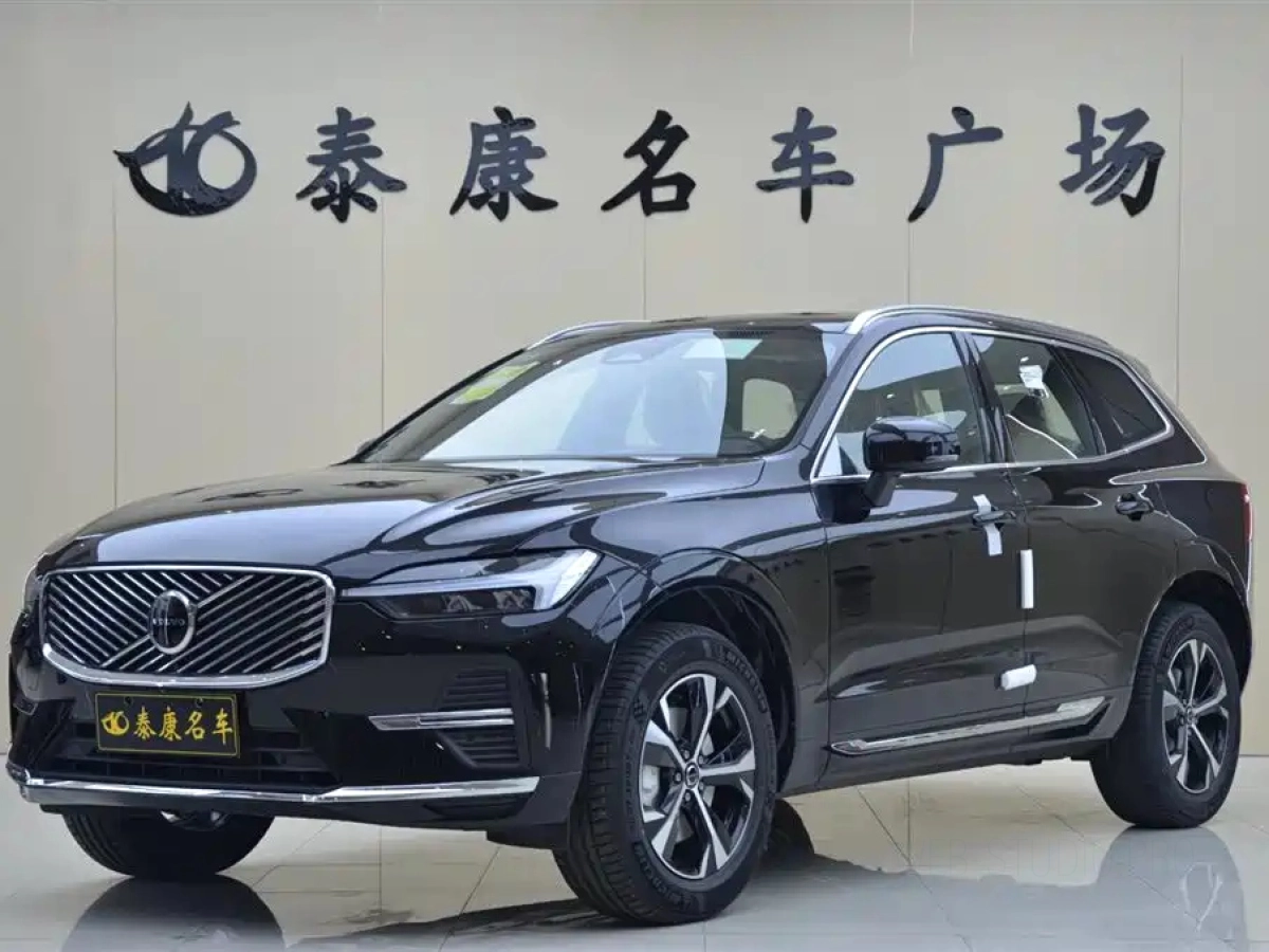 VOLVO XC60  2025