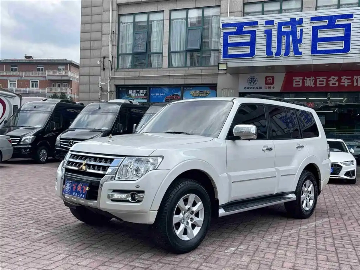 MITSUBISHI PAJERO IMPORT  2022