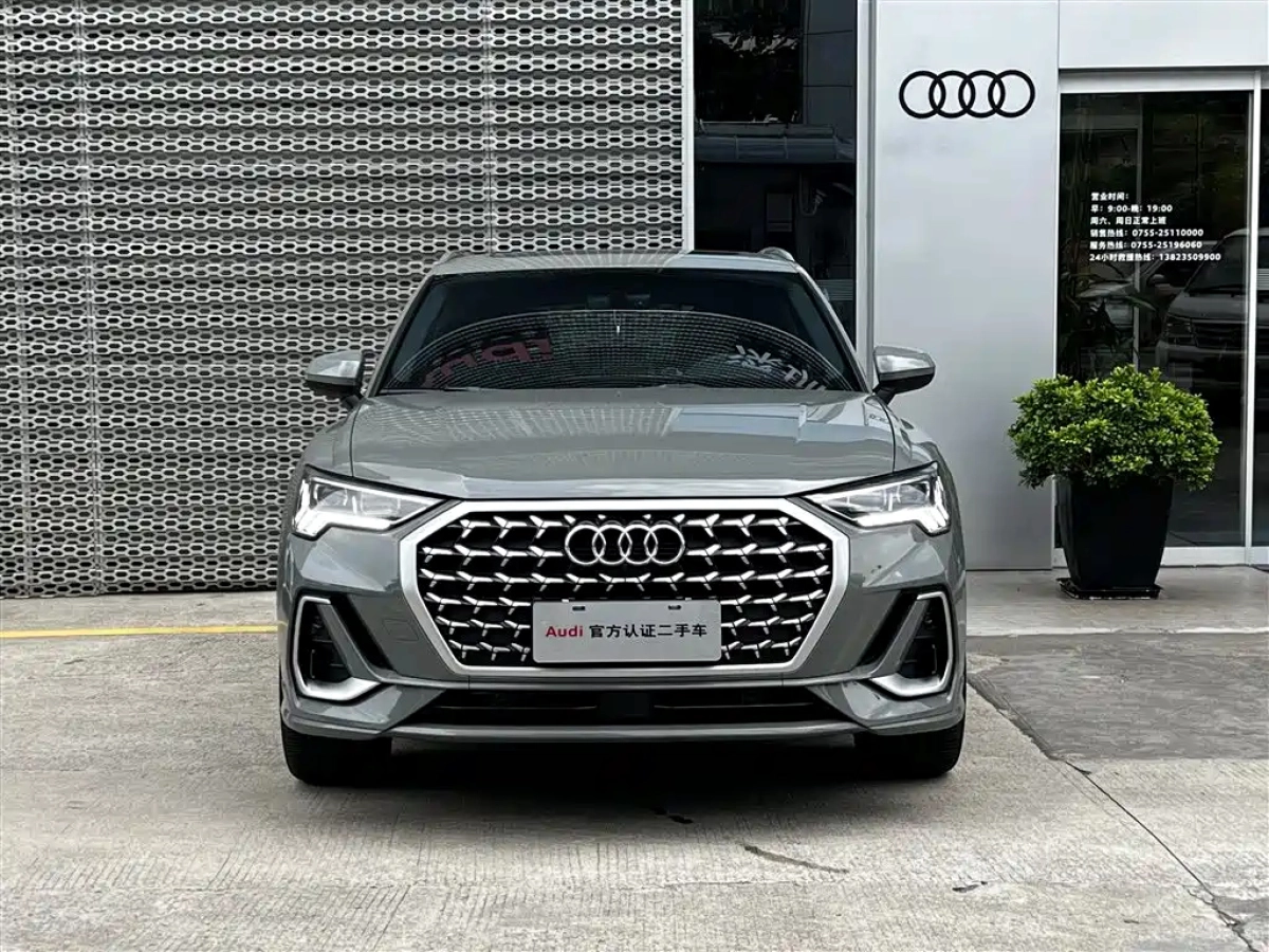 AUDI Q3