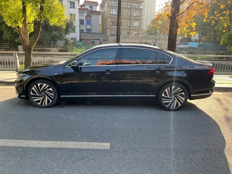 VOLKSWAGEN MAGOTAN GTE PLUG IN HYBRID