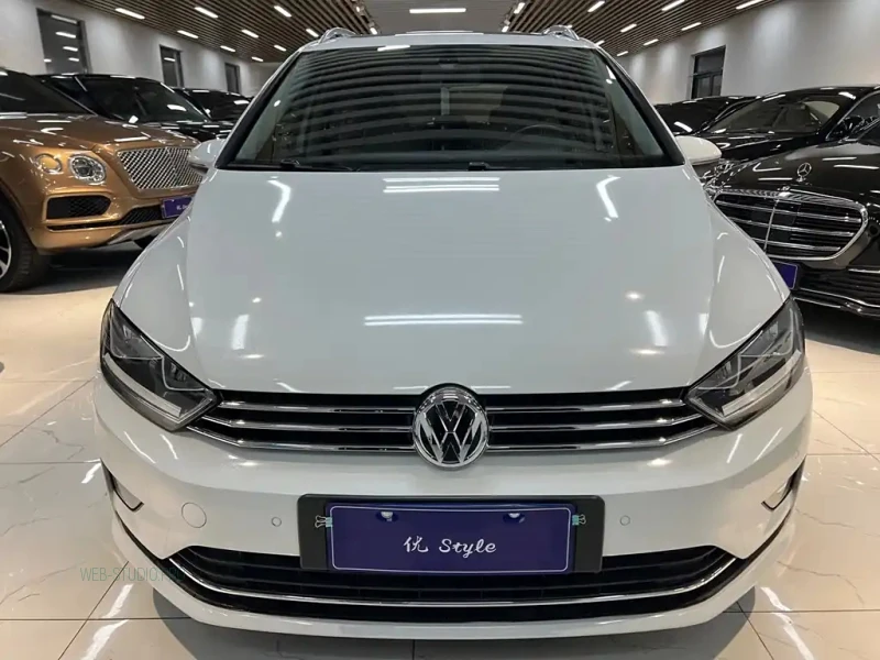 VOLKSWAGEN GOLF . SPORTSVAN