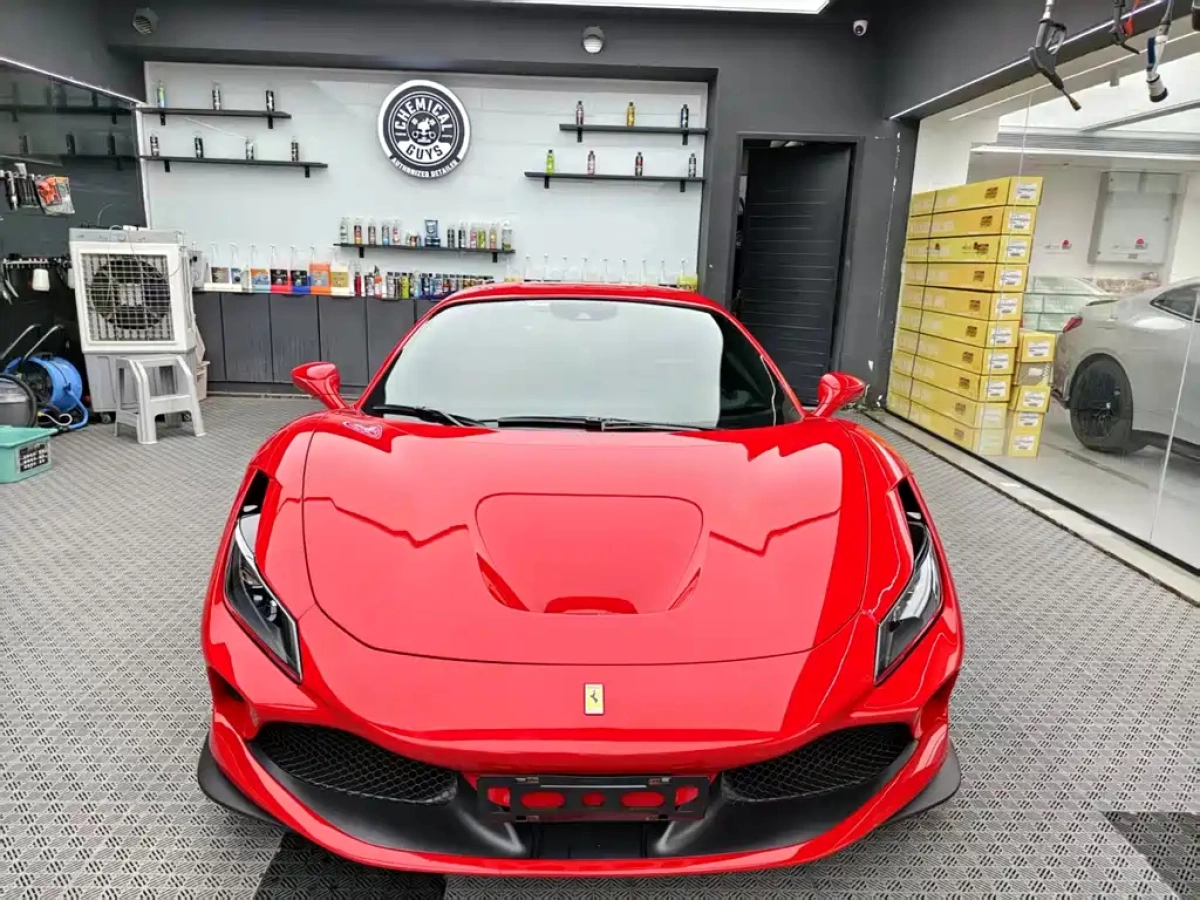 FERRARI F8