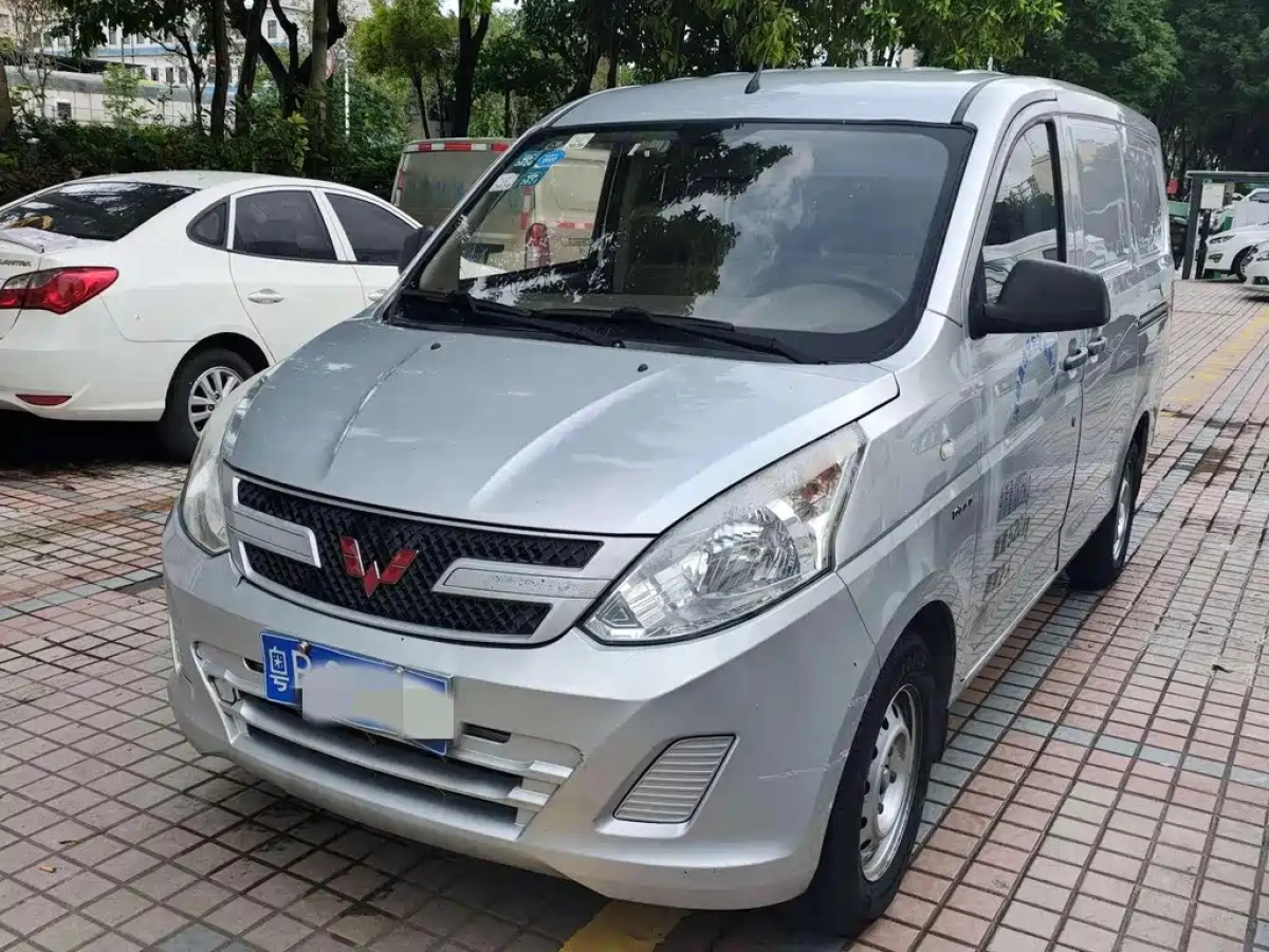 SGMW WULING RONGGUANG V  2019