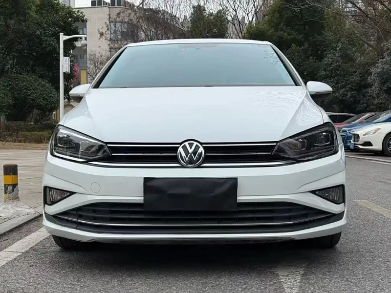 VOLKSWAGEN GOLF . SPORTSVAN