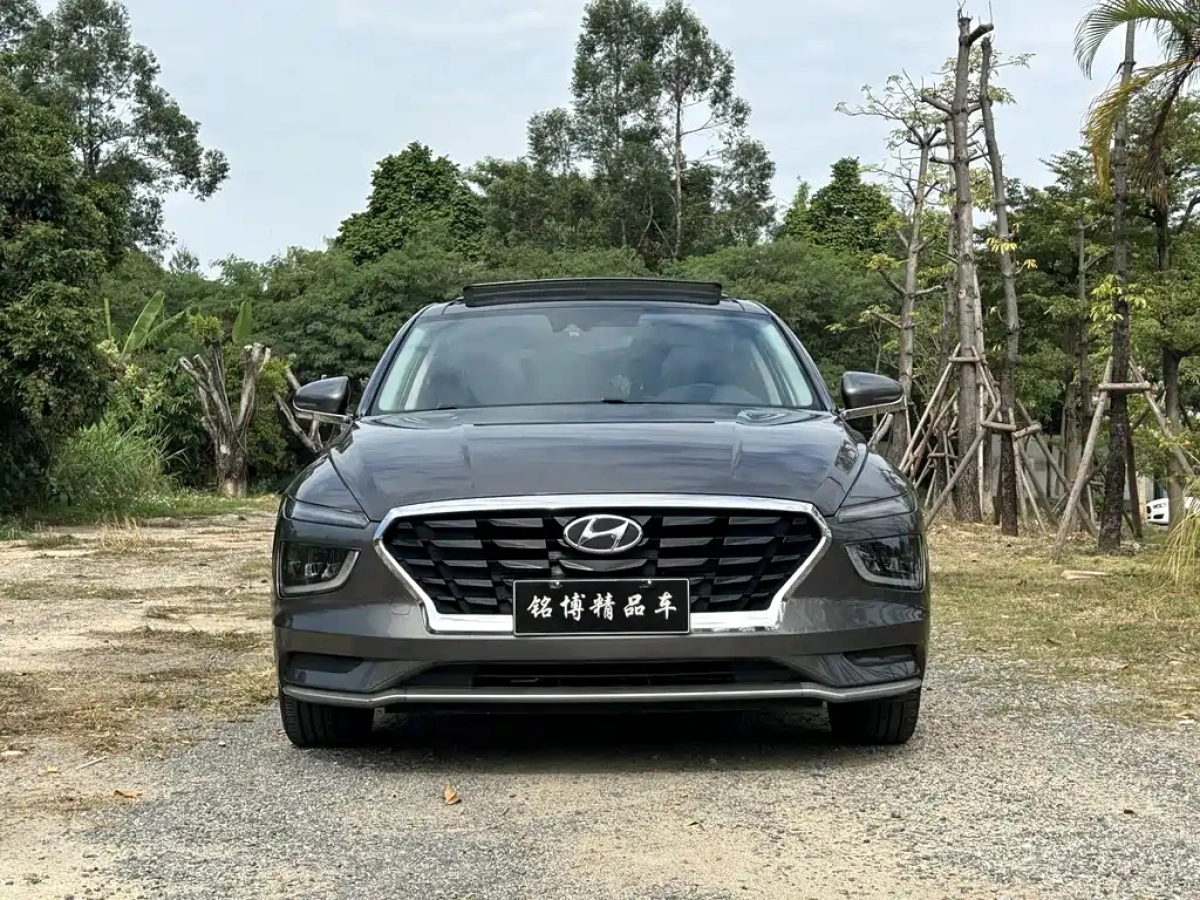 HYUNDAI MISTRA