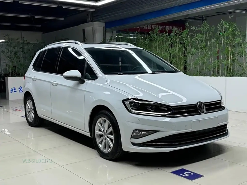 VOLKSWAGEN GOLF . SPORTSVAN