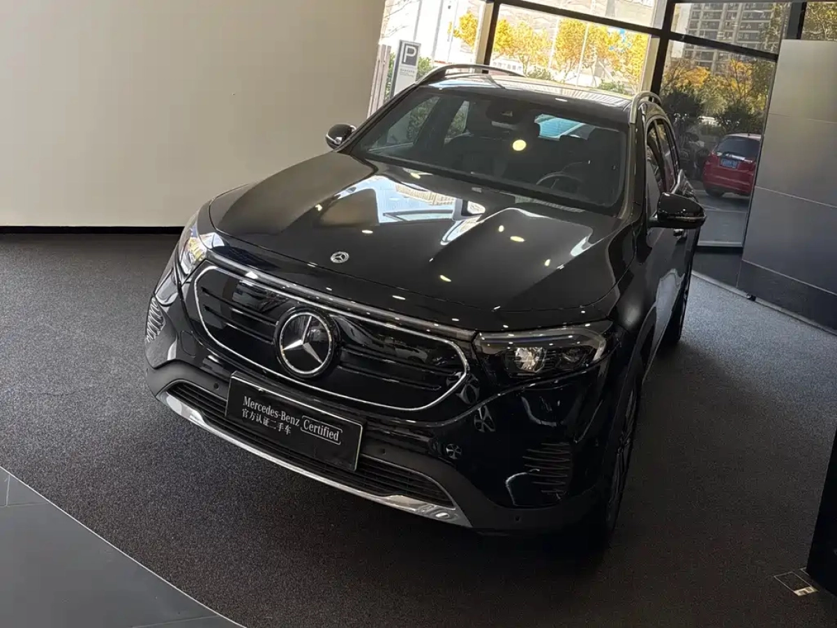 MERCEDES BENZ EQB  2024