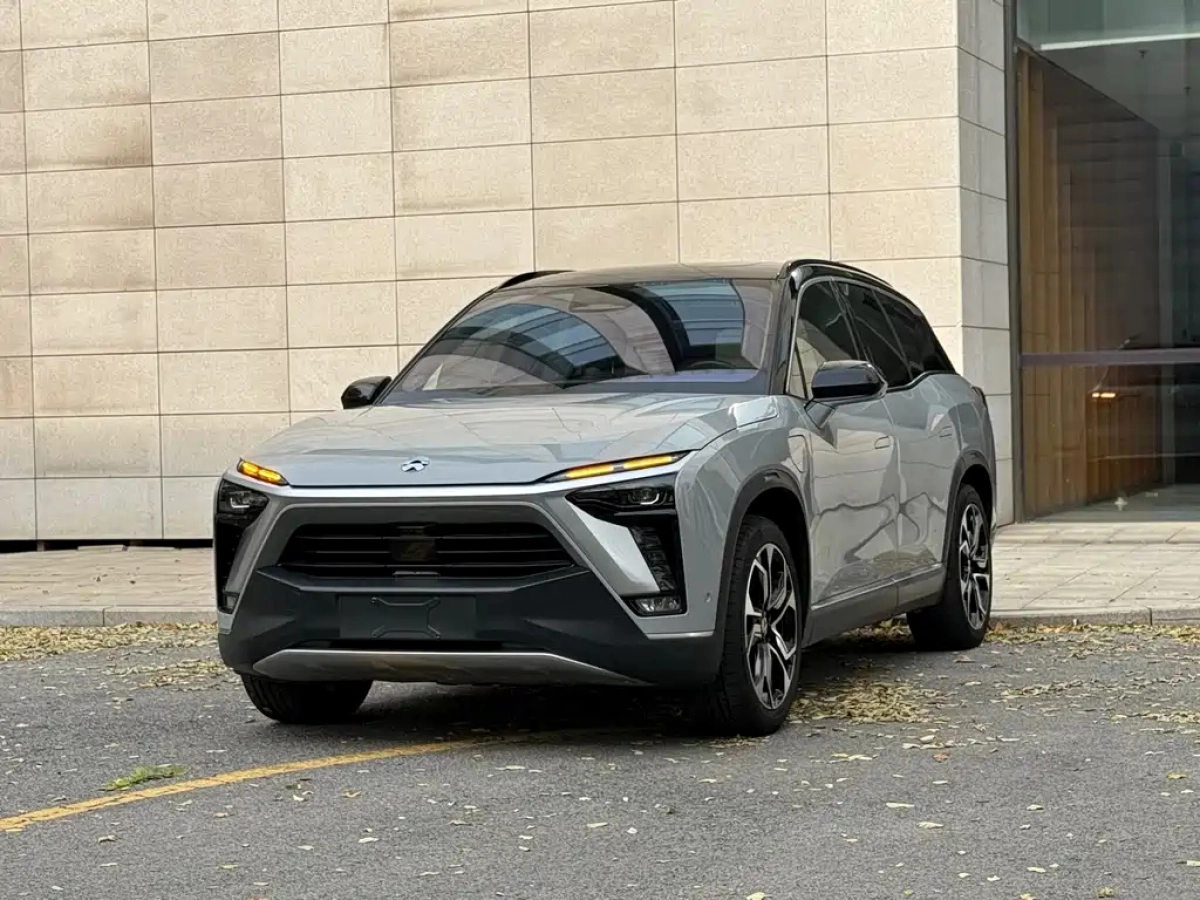 NIO ES8