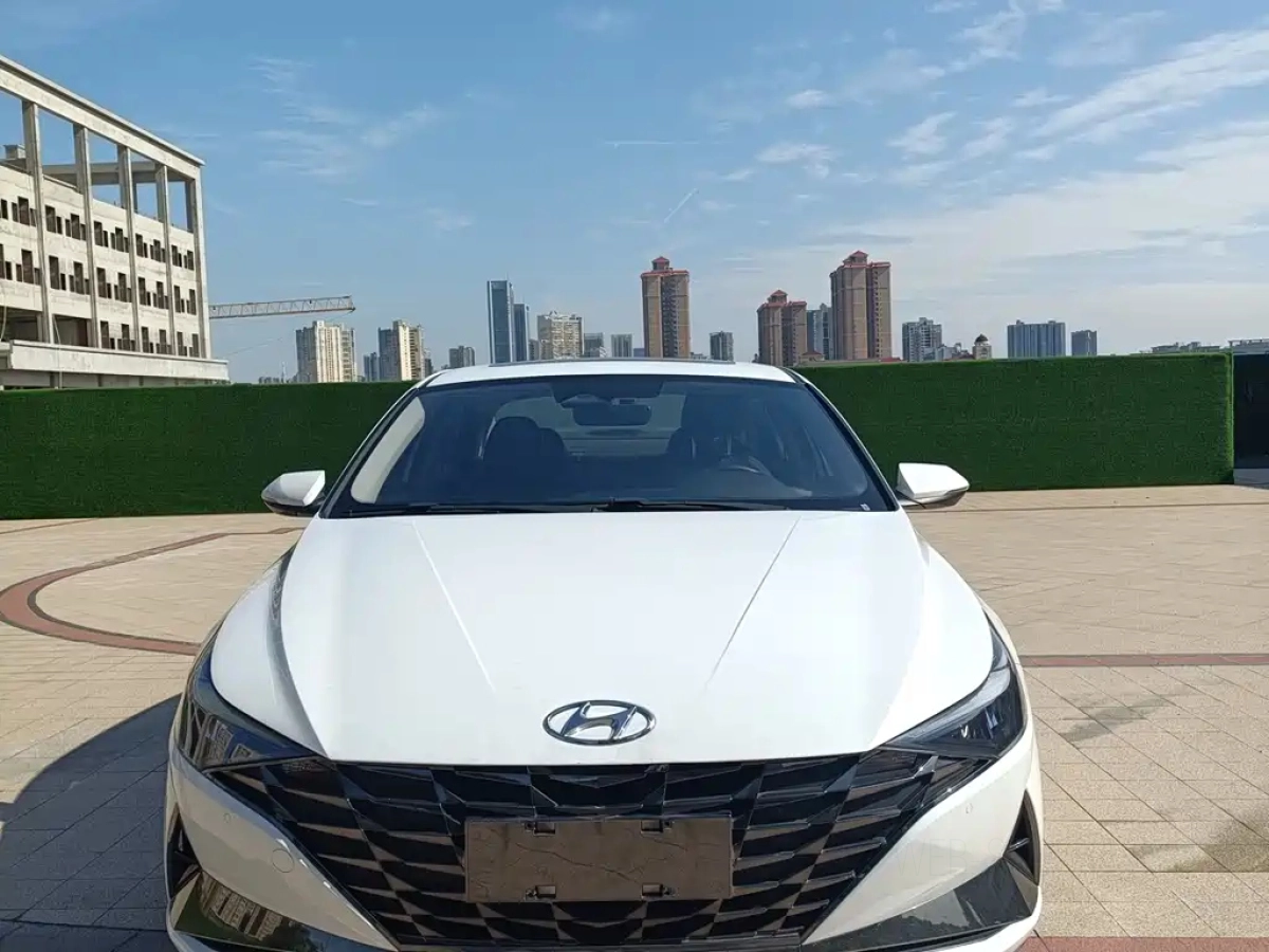 HYUNDAI ELANTRA