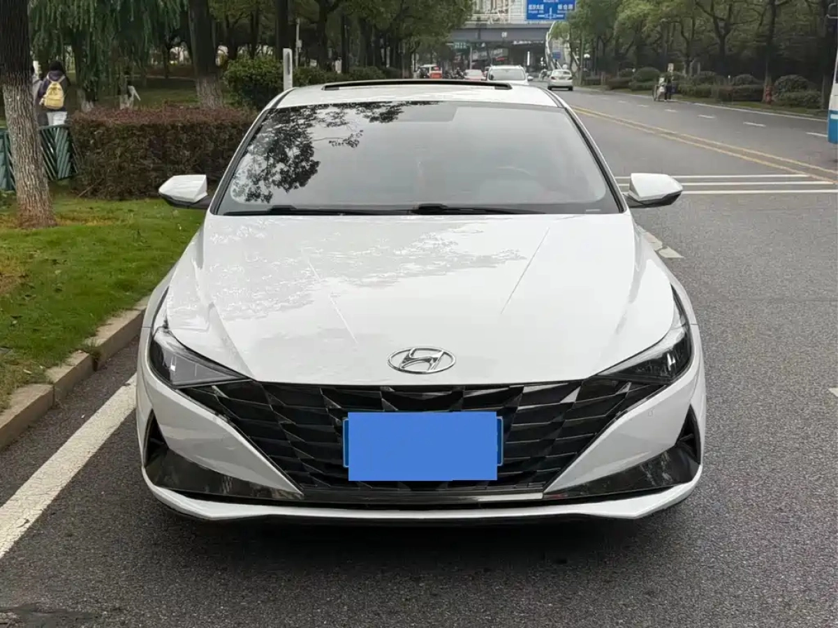 HYUNDAI ELANTRA