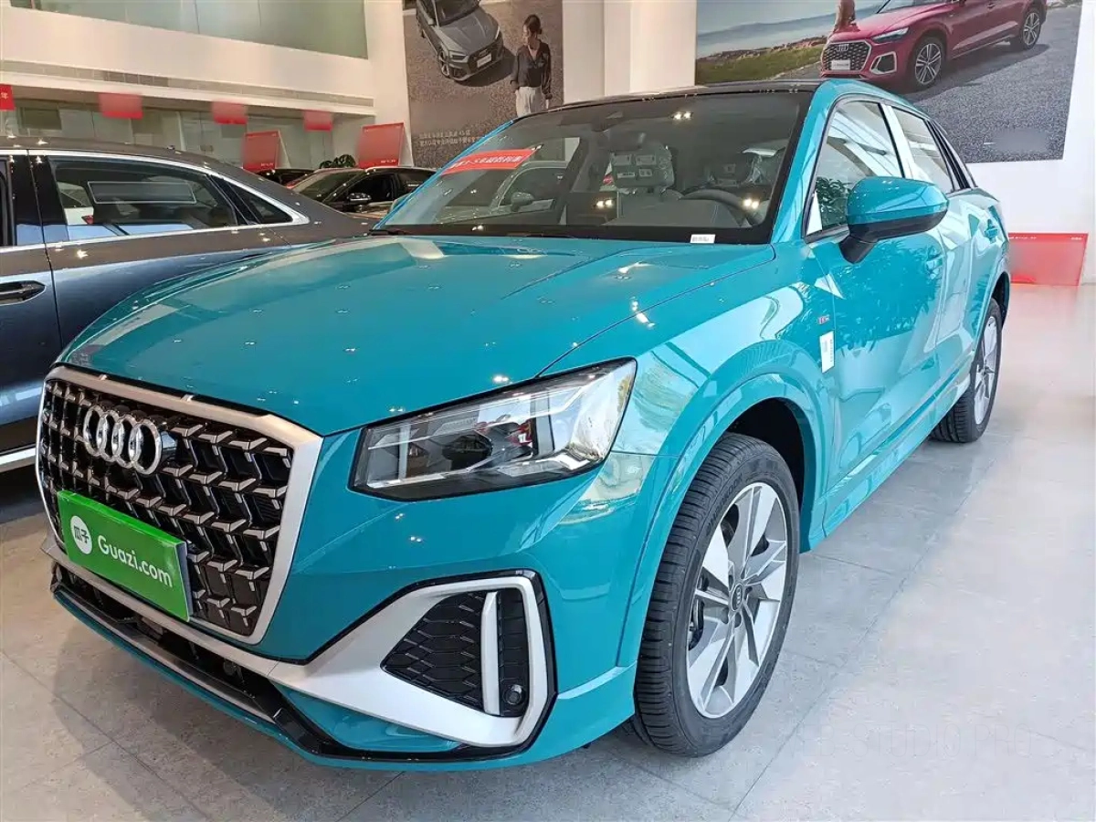 AUDI Q2L  2025