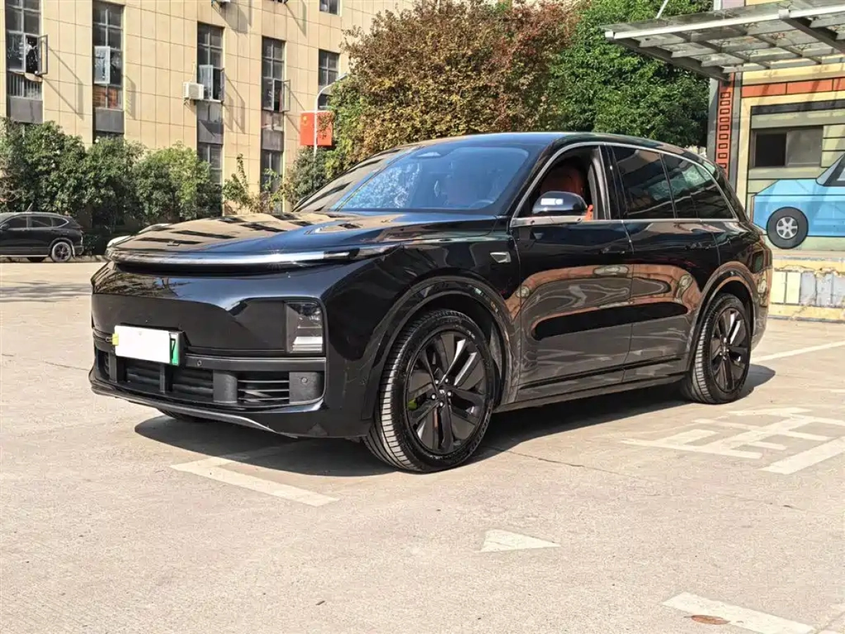 LI AUTO L8  2025
