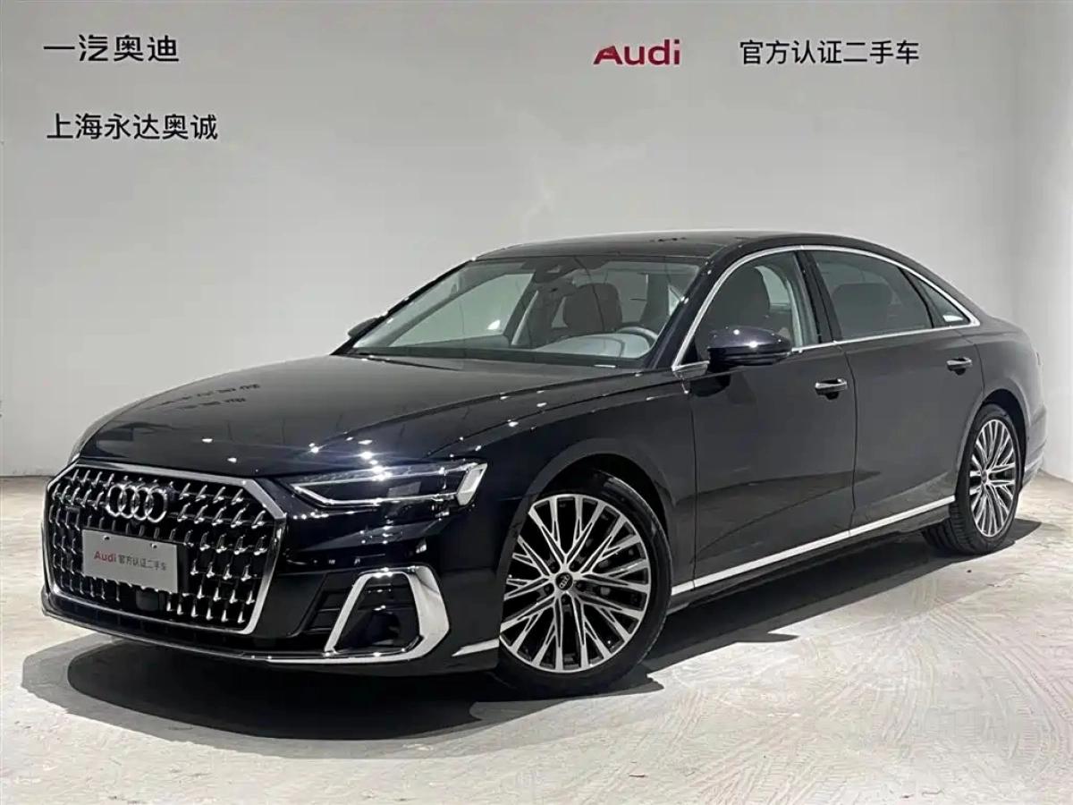 AUDI A8  2025