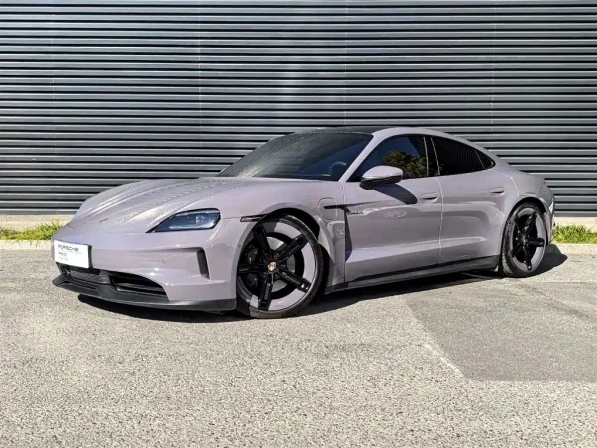 PORSCHE TAYCAN