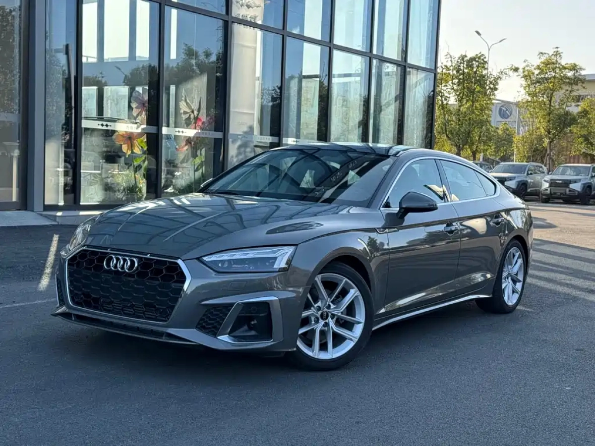 AUDI A5  2024