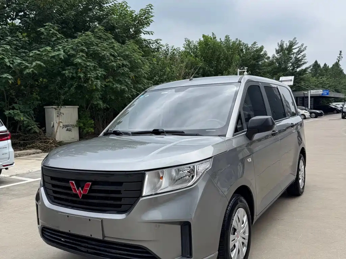 SGMW WULING HONGGUANG PLUS  2023