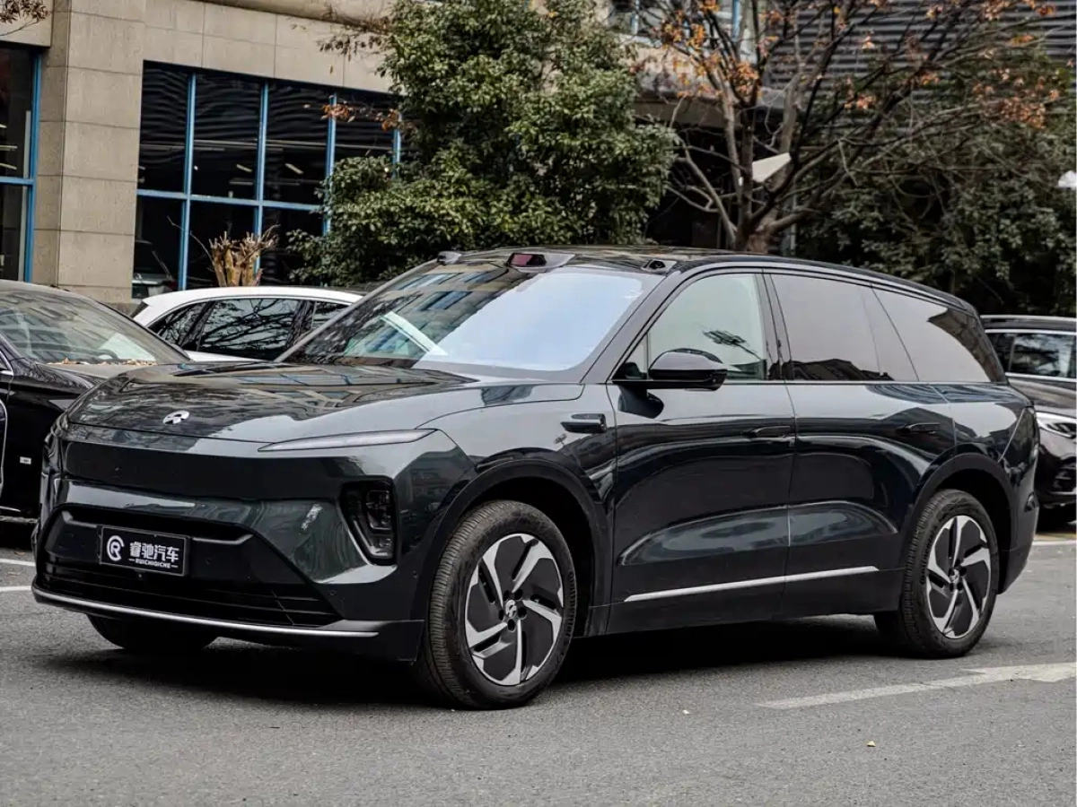 NIO ES8  2024