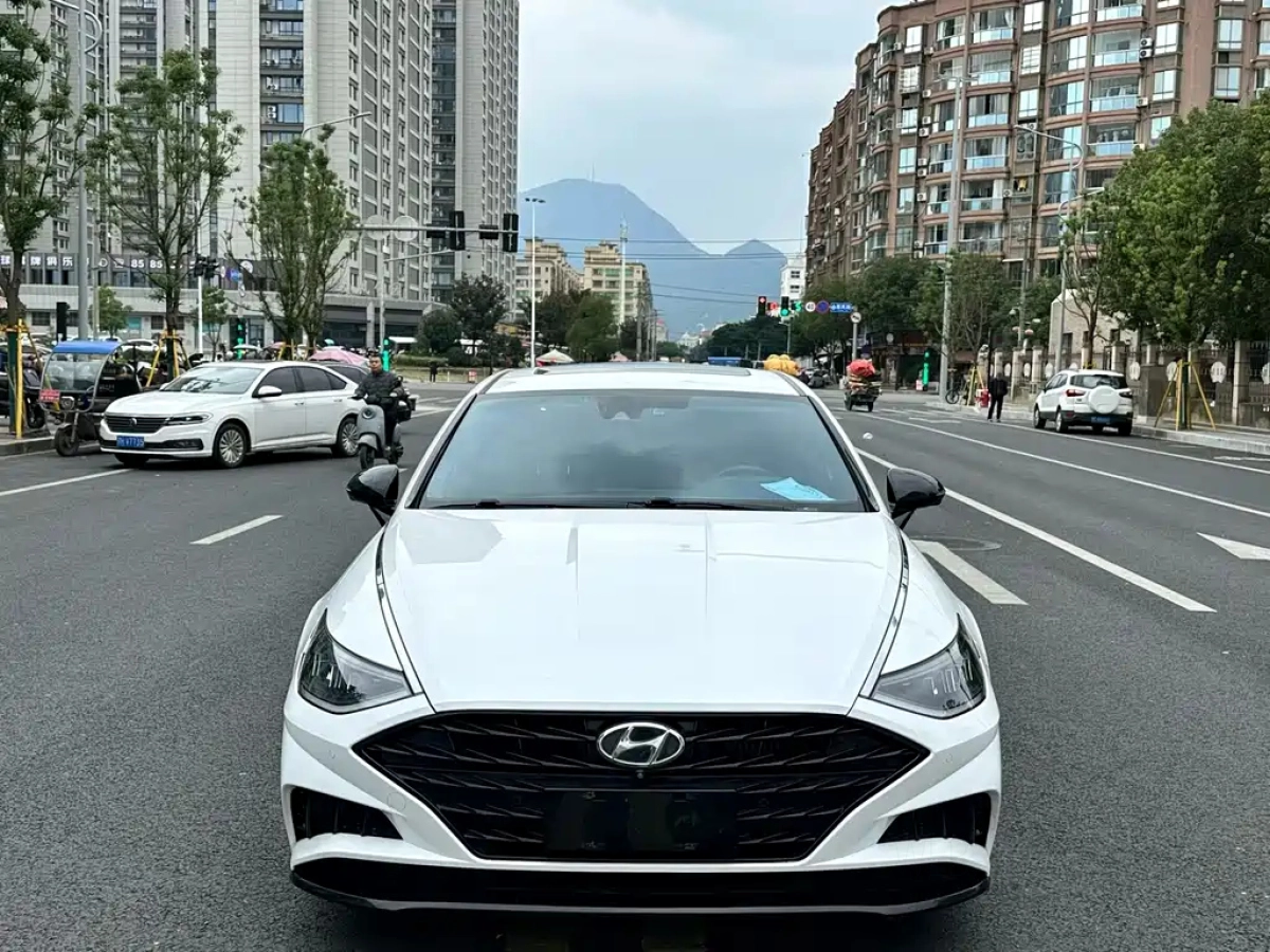HYUNDAI SONATA