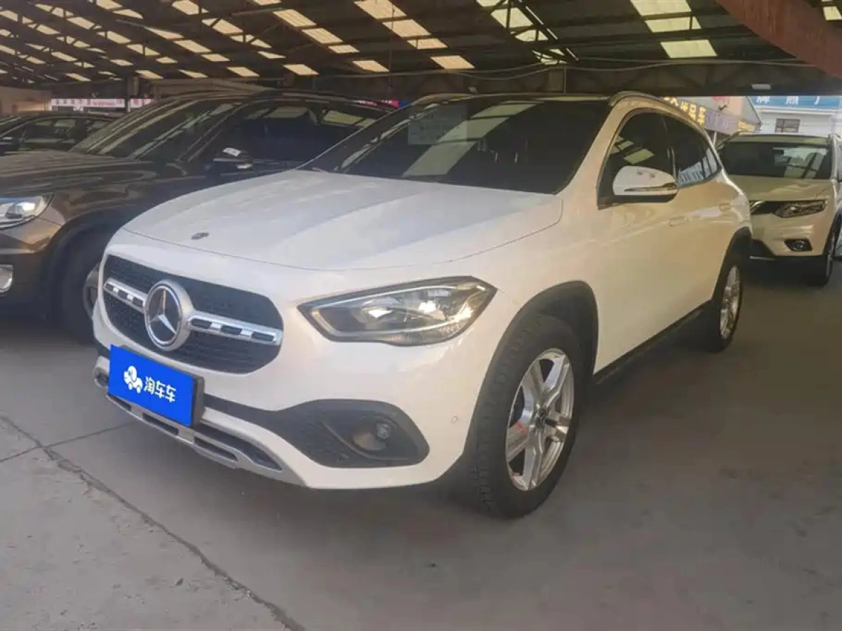 MERCEDES BENZ GLA  2021