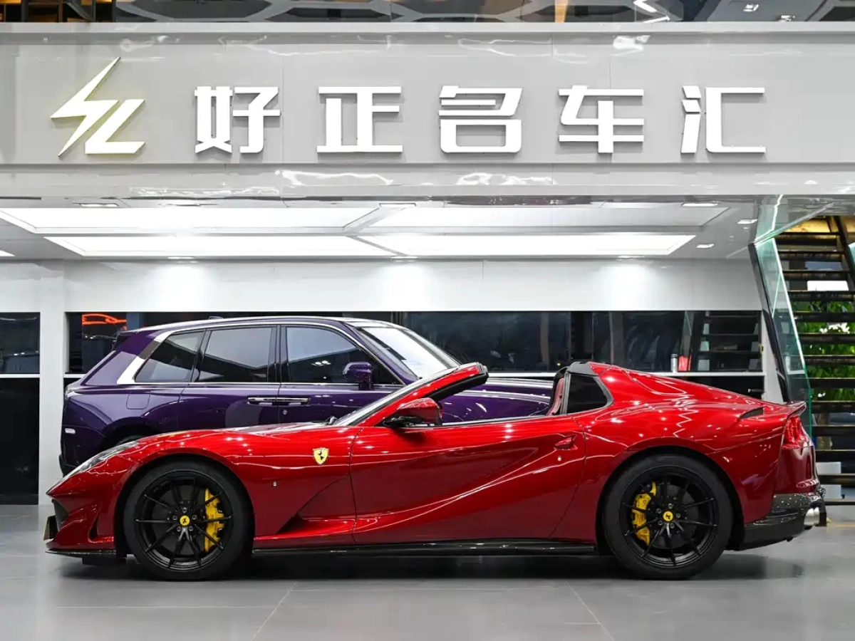 FERRARI 812