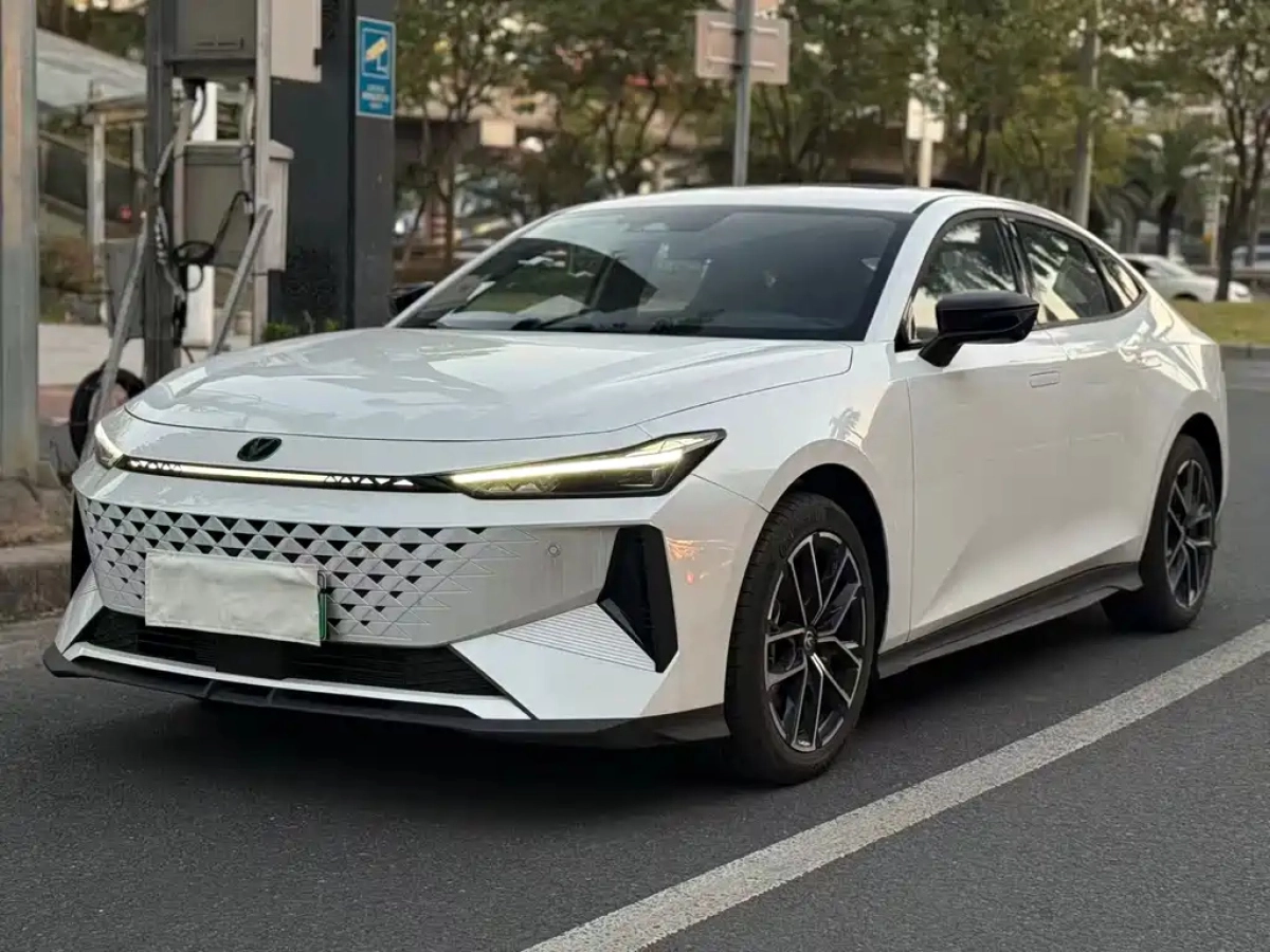 CHANGAN UNI-V SMART IDD  2025