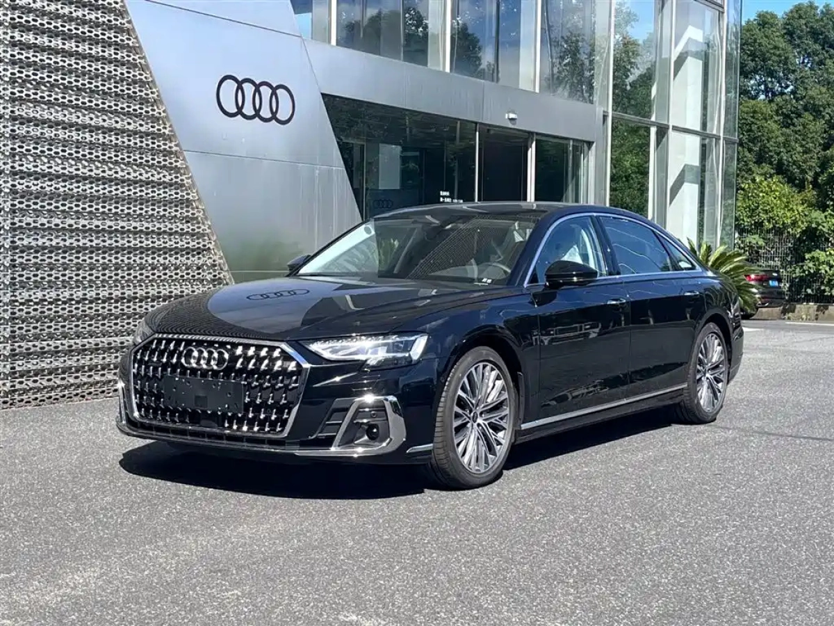 AUDI A8  2025