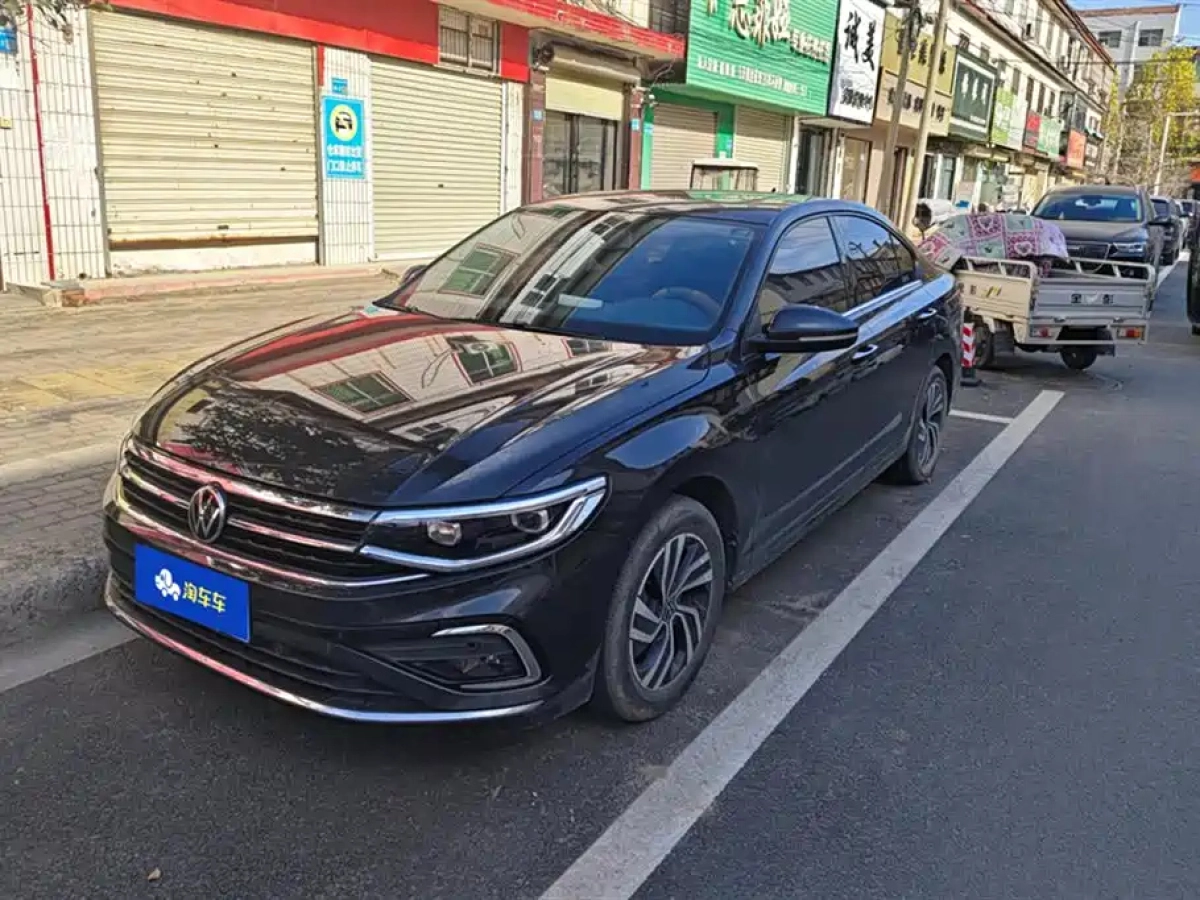 VOLKSWAGEN BORA  2023