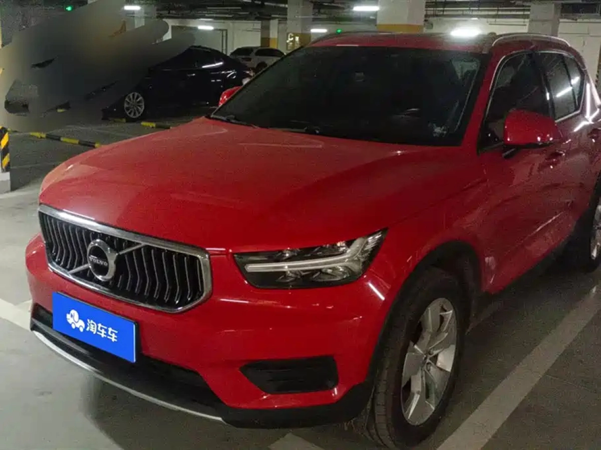 VOLVO XC40
