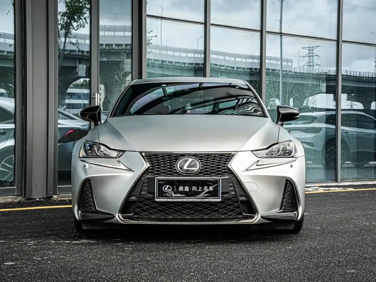 LEXUS IS
