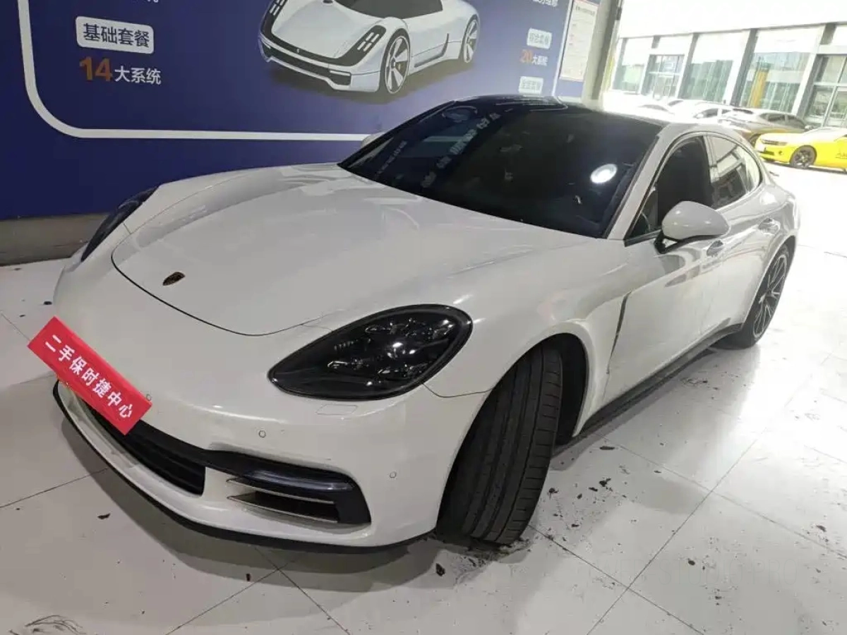 PORSCHE PANAMERA