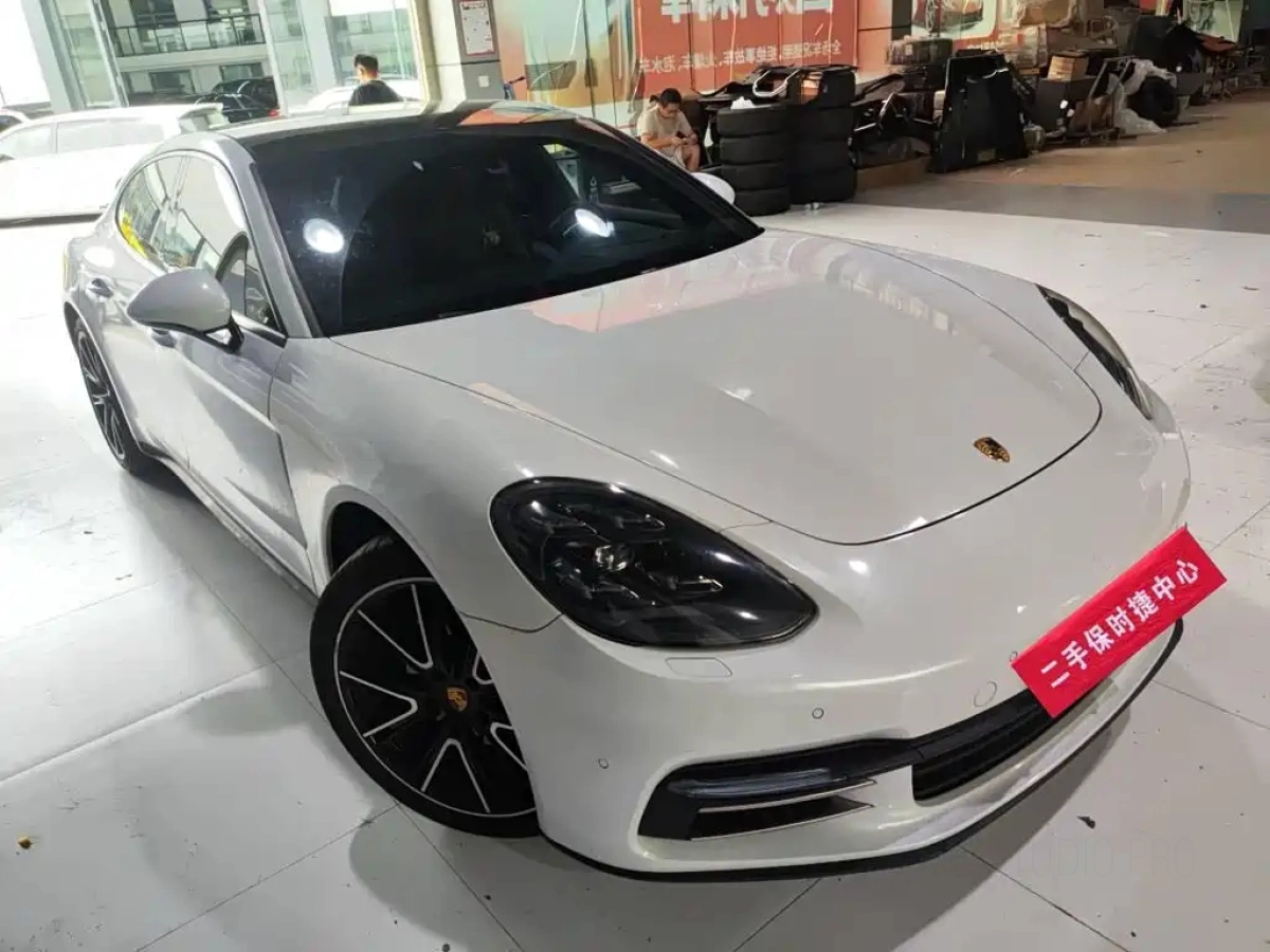 PORSCHE PANAMERA