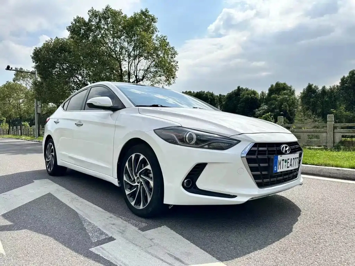 HYUNDAI ELANTRA
