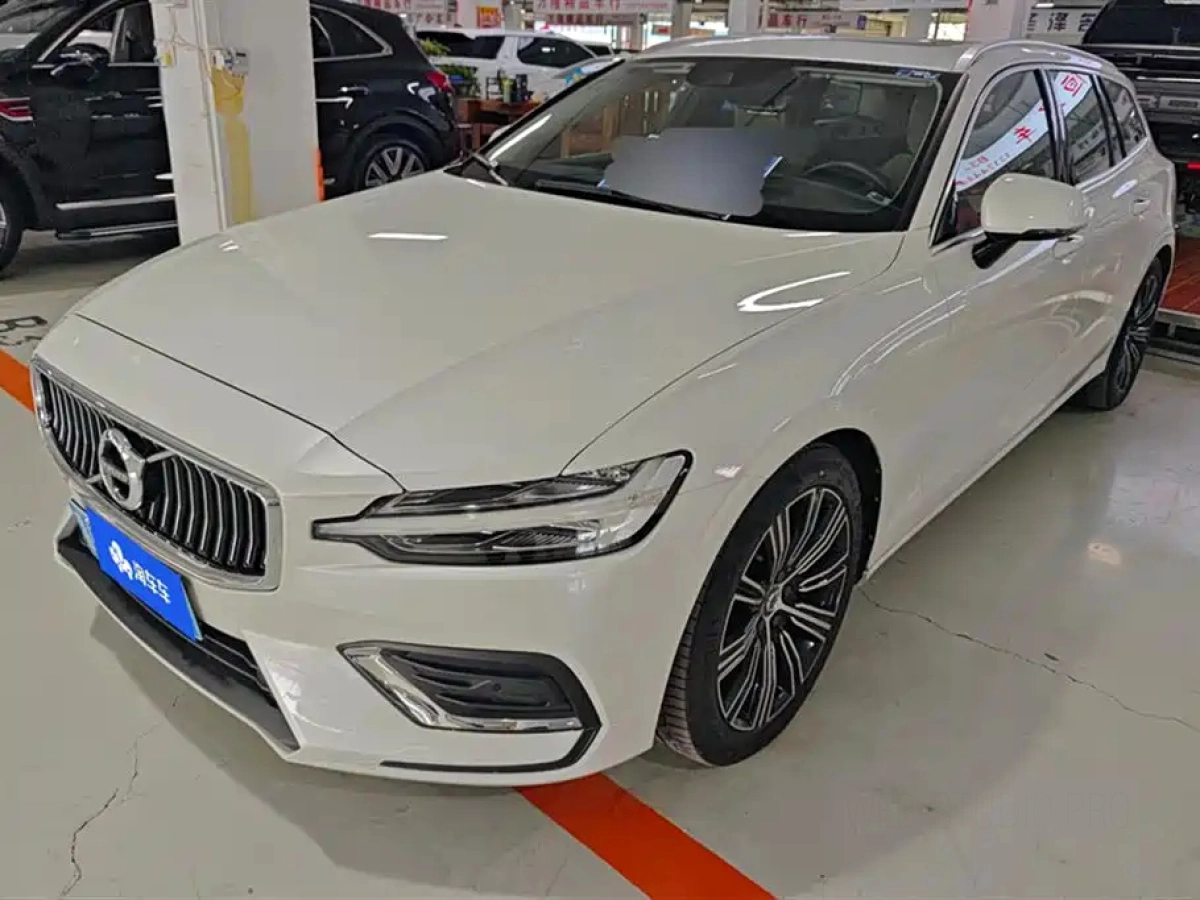 VOLVO V60  2020