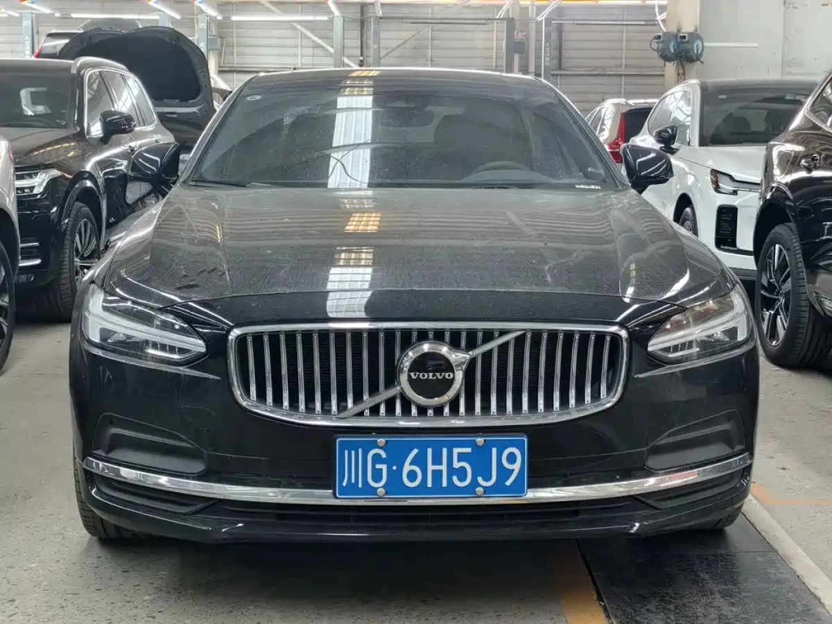 VOLVO S90