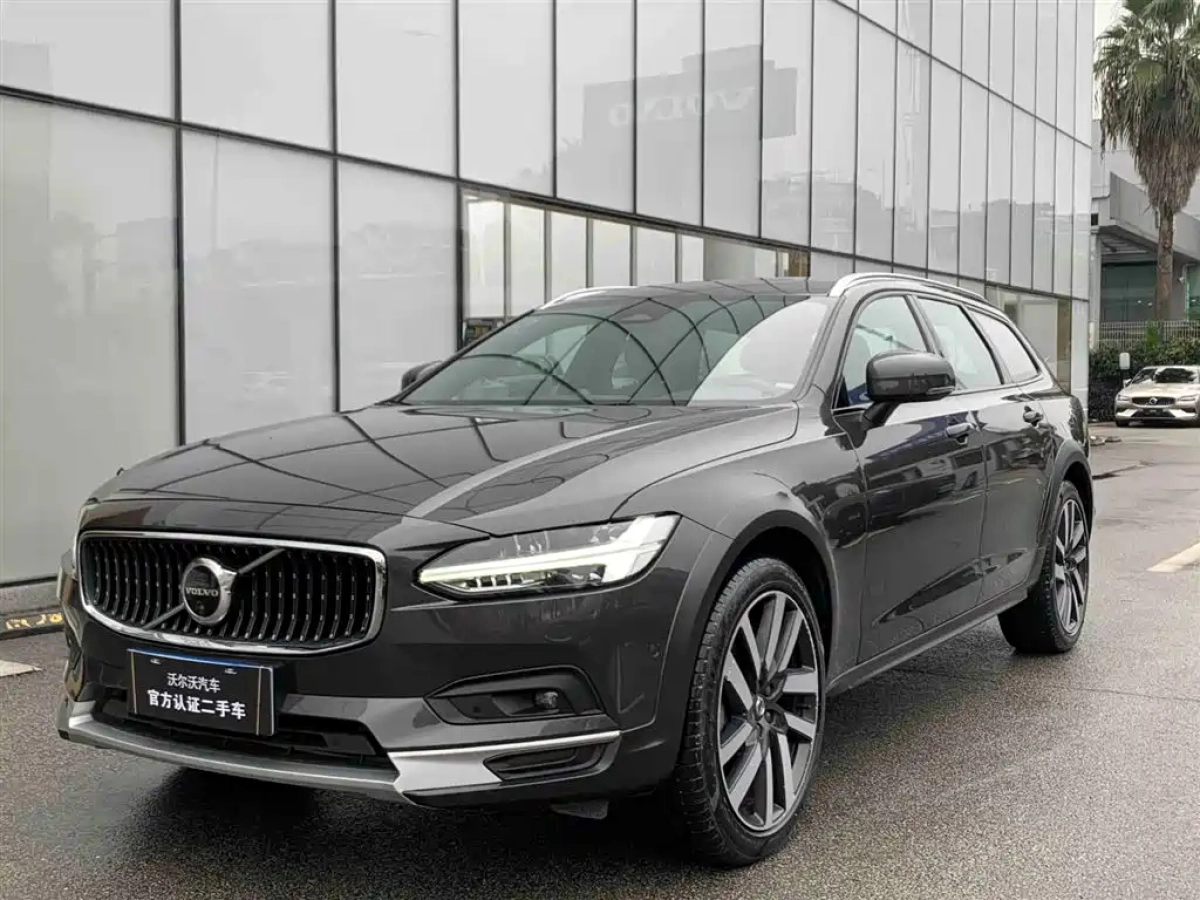 VOLVO V90  2022