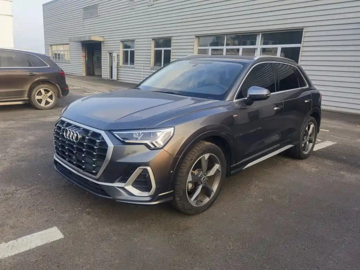 AUDI Q3  2023