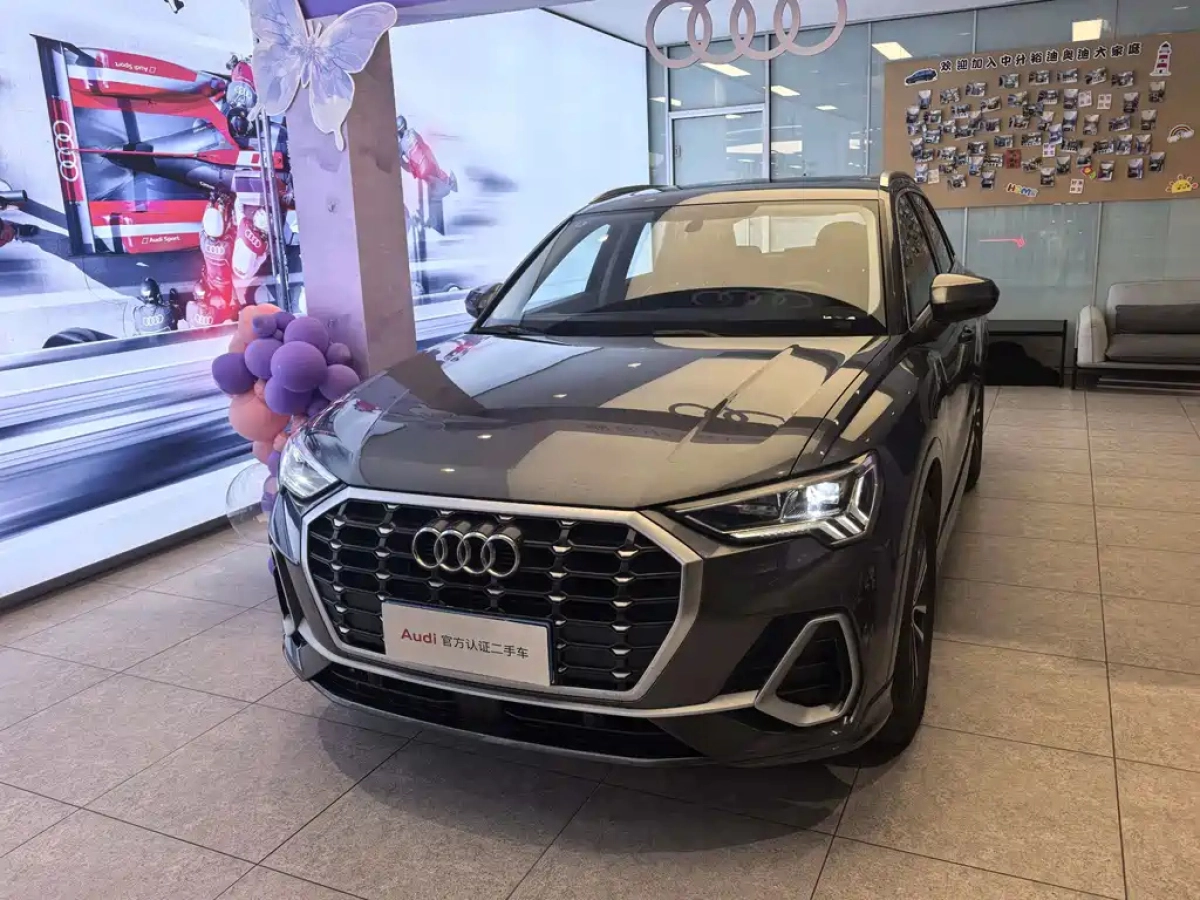 AUDI Q3
