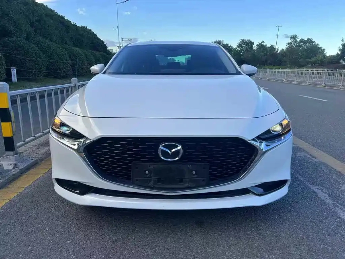 MAZDA 3 AXELA