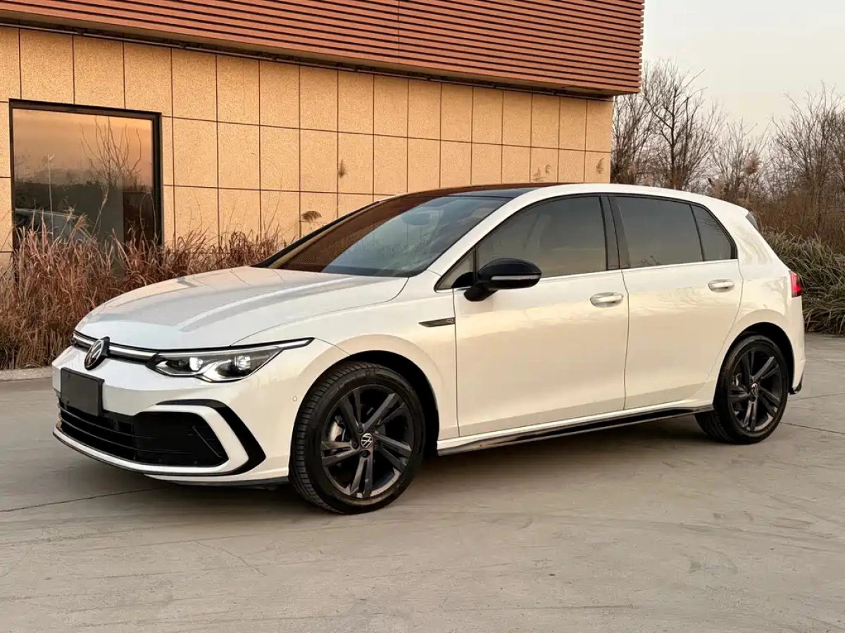 VOLKSWAGEN GOLF  2022