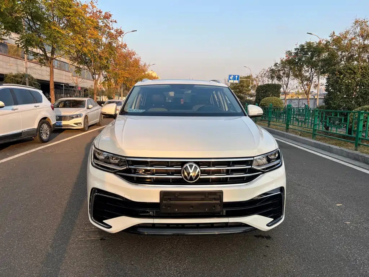 VOLKSWAGEN TIGUAN X